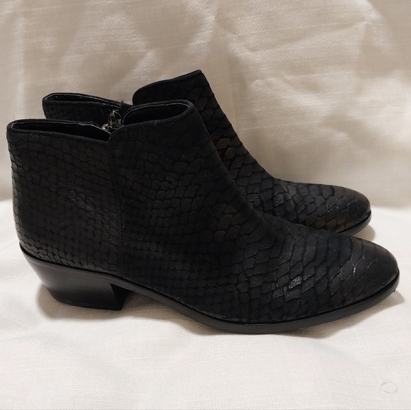 Sam Edelman Petty Black Leather Reptile Embossed Ankle Bootie - Picture 1 of 8